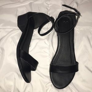 WINDSOR Black baby heels